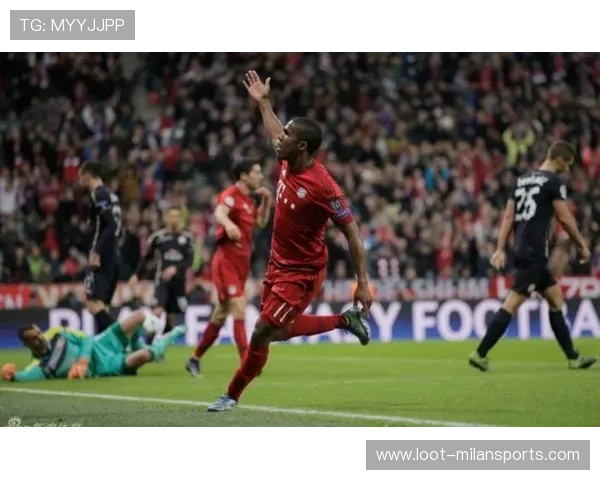 拜仁道格拉斯速度飞奔后劲射撞入近角的瞬间魅力